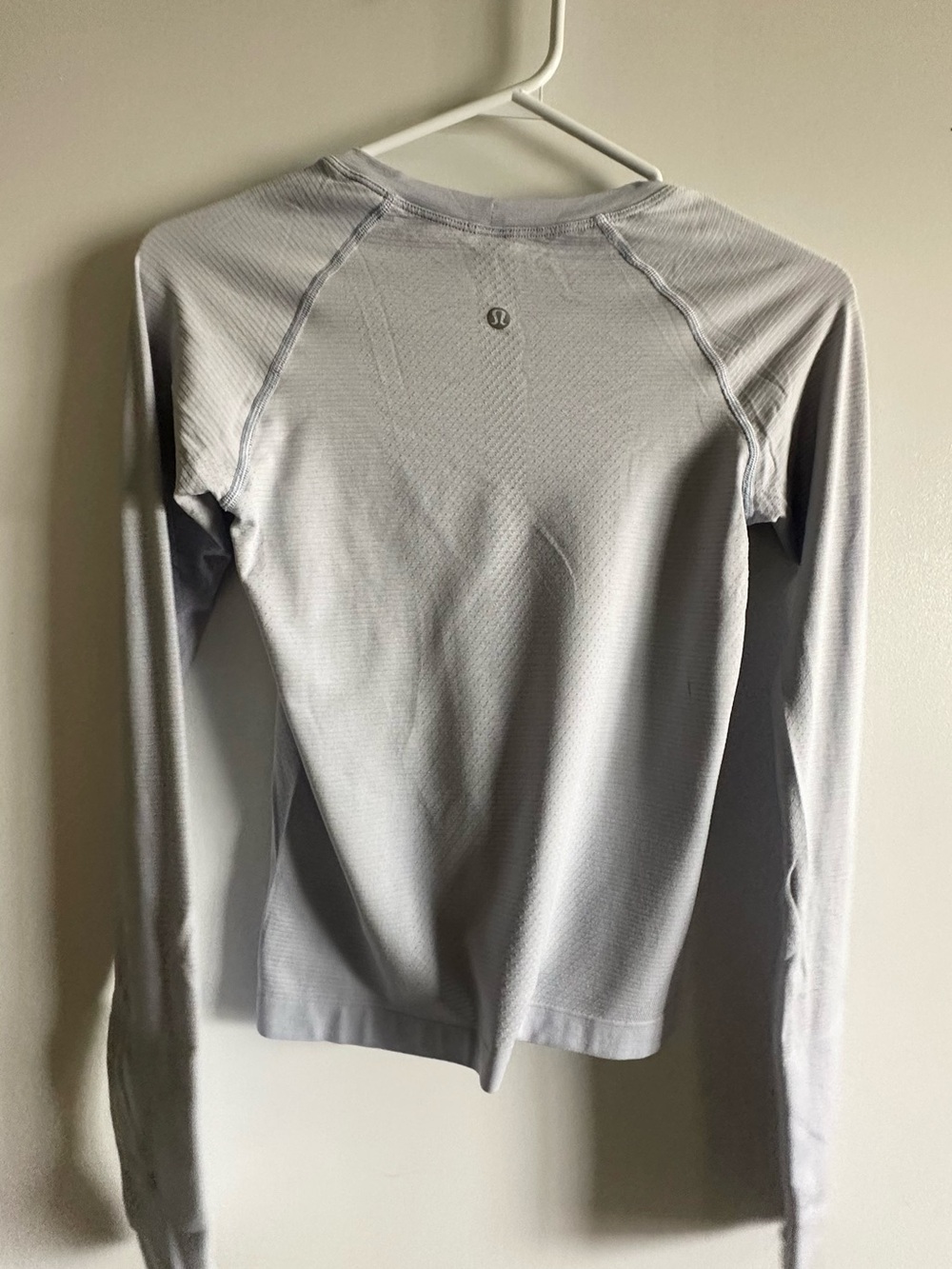 Lululemon Swiftly Tech Long-Sleeve 2.0 Top - Picture 2 of 3